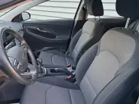 Usado Hyundai i30 110 CV (80 kW) 2024 Negro Berlina