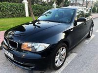 Usado BMW 116 122 CV (89 kW) 2007 Negro Utilitario