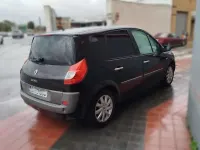 Usado Renault Scénic II 111 CV (81 kW) 2008 Negro Monovolumen