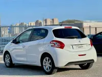Usado Peugeot 208 Access 82 CV (60 kW) 2015 Blanco Utilitario