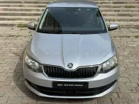 Usado Skoda Fabia Business Line 75 CV (55 kW) 2017 Gris / plata Berlina