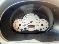 Usado Ford Ka 70 CV (51 kW) 2004 Rojo Utilitario