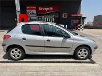 Usado Peugeot 206 75 CV (55 kW) 2001 Blanco Berlina