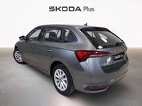 Usado Skoda Scala Essence 116 CV (85 kW) 2025 Gris Utilitario