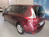 Usado Renault Grand Scénic III Expression 110 CV (80 kW) 2012 Violeta / lila Monovolumen