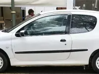 Usado Peugeot 206 60 CV (44 kW) 1999 Blanco Utilitario