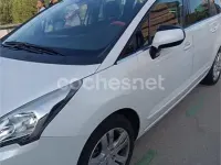 Usado Peugeot 5008 Allure 120 CV (88 kW) 2015 Blanco Monovolumen