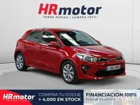 Usado Kia Rio 84 CV (61 kW) 2022 Rojo Berlina