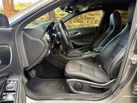 Usado Mercedes CLA220 AMG line 177 CV (130 kW) 2015 Gris / plata Berlina