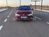 Usado Renault Mégane Expression 80 CV (58 kW) 2001 Rojo Berlina