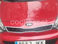Usado Kia Rio 84 CV (61 kW) 2015 Rojo Berlina