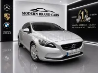 Usado Volvo V40 Momentum 120 CV (88 kW) 2018 Gris / plata Berlina
