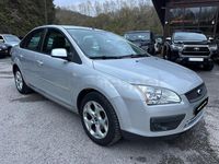 Usado Ford Focus Ghia 116 CV (85 kW) 2007 Gris / plata Berlina