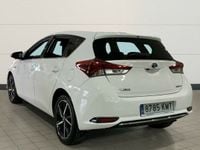 Usado Toyota Auris 136 CV (100 kW) 2018 Blanco Berlina
