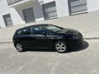 Usado Seat Leon Reference 105 CV (77 kW) 2008 Negro Utilitario
