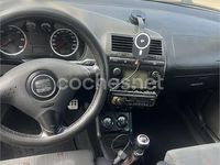 Usado Seat Cordoba Sport 110 CV (80 kW) 2000 Gris / plata Berlina