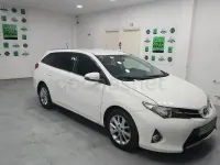 Usado Toyota Auris Active 132 CV (97 kW) 2014 Blanco Familiar