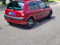 Usado Renault Clio II Authentique 65 CV (47 kW) 2003 Rojo Berlina