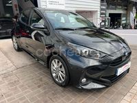 Usado Toyota Yaris Hybrid Active 116 CV (85 kW) 2022 Negro Berlina