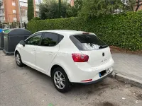 Usado Seat Ibiza Reference 90 CV (66 kW) 2012 Blanco Berlina