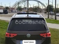 Usado VW Touran Advance 150 CV (110 kW) 2016 Granate Monovolumen