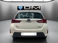 Usado Toyota Auris Hybrid Active 136 CV (100 kW) 2013 Blanco Berlina