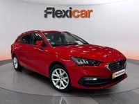 Usado Seat Leon ST Style 130 CV (95 kW) 2021 Rojo Familiar