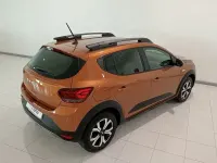 Usado Dacia Sandero Expression 100 CV (73 kW) 2023 Naranja Berlina