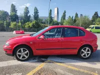 Usado Seat Leon Sport 105 CV (77 kW) 2005 Rojo Utilitario