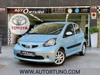 Usado Toyota Aygo 68 CV (50 kW) 2007 Gris / plata Utilitario