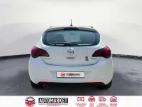 Usado Opel Astra Cosmo 140 CV (102 kW) 2011 Blanco Berlina