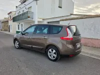 Usado Renault Scénic Bose Edition 130 CV (95 kW) 2010 Marrón Monovolumen
