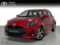 Usado Toyota Yaris Hybrid Active 116 CV (85 kW) 2024 Rojo Berlina