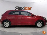 Usado Kia Rio 84 CV (61 kW) 2018 Rojo Berlina