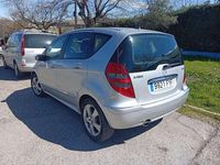Usado Mercedes A180 109 CV (80 kW) 2007 Gris Utilitario