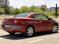 Usado Renault Mégane Cabriolet Privilege 120 CV (88 kW) 2006 Granate Descapotable