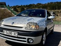 Usado Renault Clio II 98 CV (72 kW) 2000 Gris / plata Berlina