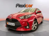 Usado Toyota Yaris Hybrid Active 116 CV (85 kW) 2025 Rojo Berlina