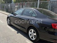 Usado VW Jetta Advance 110 CV (80 kW) 2015 Negro Berlina