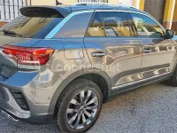 Usado VW T-Roc Sportline 150 CV (110 kW) 2021 Gris / plata SUV