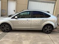 Usado Ford Focus Trend 115 CV (84 kW) 2007 Gris / plata Berlina