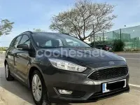 Usado Ford Focus Trend 125 CV (91 kW) 2015 Gris / plata Berlina