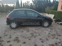 Usado Peugeot 206 70 CV (51 kW) 2005 Negro Berlina