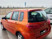 Usado Mazda 2 Active 80 CV (58 kW) 2005 Naranja Utilitario