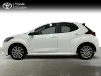 Usado Toyota Yaris Hybrid Active 116 CV (85 kW) 2023 Blanco Berlina