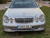 Usado Mercedes E500 Avantgarde 306 CV (225 kW) 2002 Gris / plata Berlina