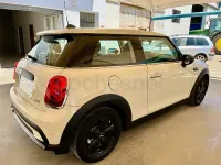 Usado Mini ONE 102 CV (75 kW) 2022 Beige Utilitario