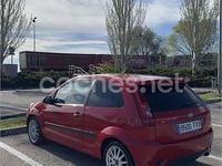 Usado Ford Fiesta Sport 100 CV (73 kW) 2007 Rojo Utilitario