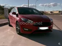 Usado Ford Focus ST-Line 125 CV (91 kW) 2018 Rojo Berlina