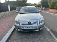 Usado Toyota Avensis Sol 129 CV (94 kW) 2005 Beige Berlina